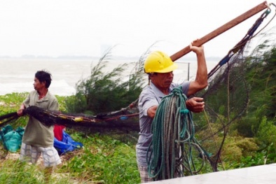 Cập nhật diễn biến bão số 11: Nhiều xe tăng thiết giáp lội nước sẵn sàng